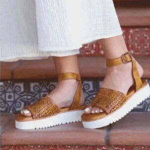New Bed Stu sandals 8 leather $198.00 Brisa cashew